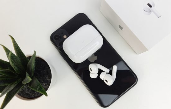 AirPods і Iphone