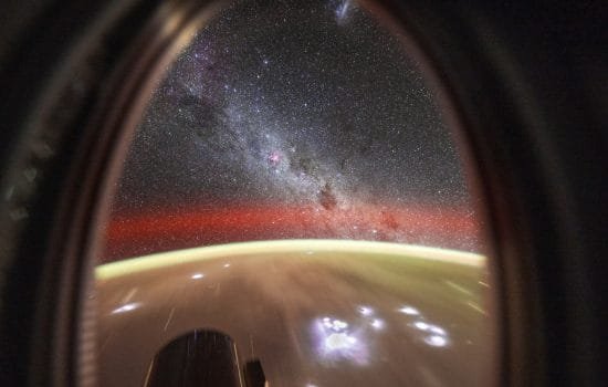 Фото землі і зоряного неба з МКС