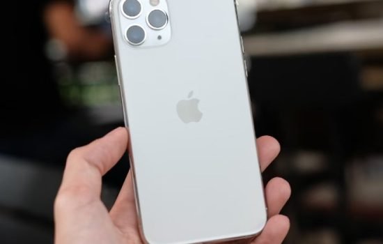 вивести жовтизну з силіконового чохла