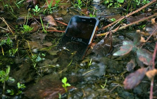 телефон впав у воду