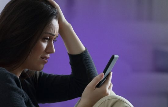 телефон не вмикається