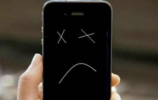 не вмикається телефон