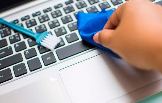 почистити клавіатуру ноутбука