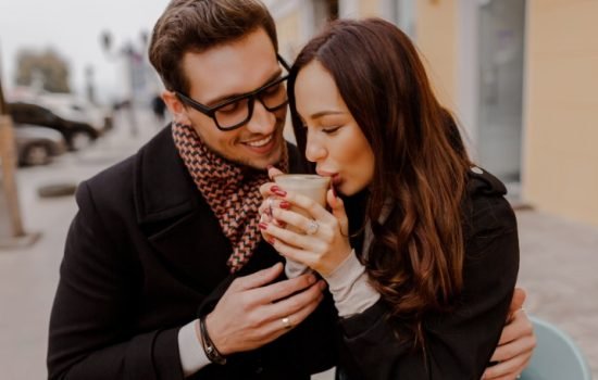 Топ-10 сайтів та застосунків для знайомств