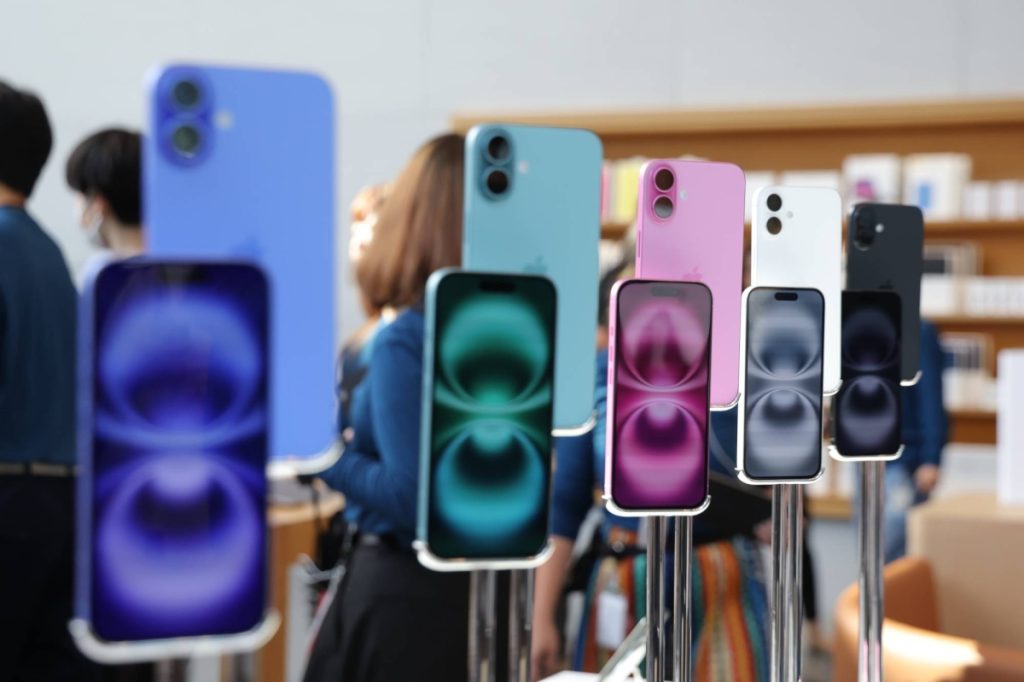 iPhone на вітрині