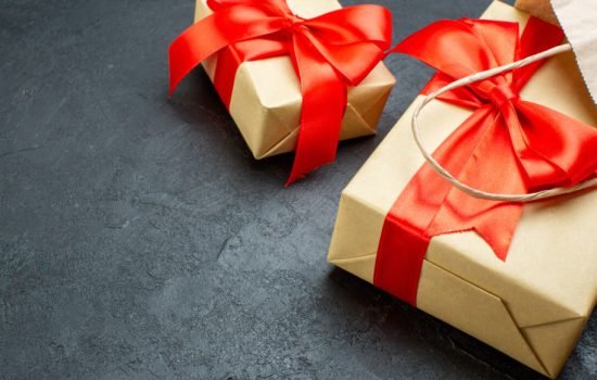 подарувати чоловікові на день народження