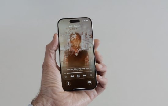 iOS 26 lock screen music animationa