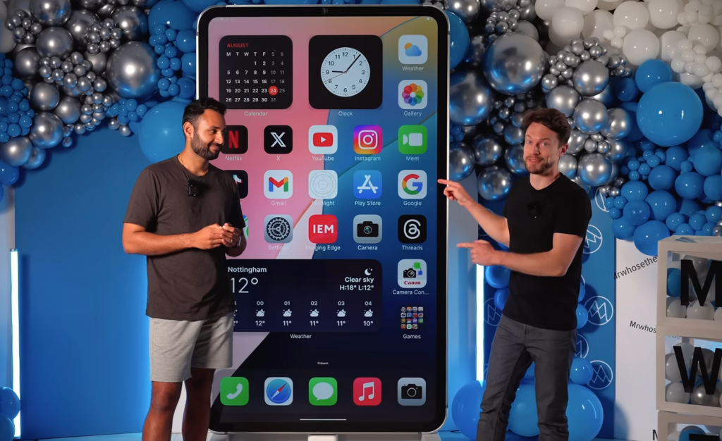 Найбільший iPhone у світі