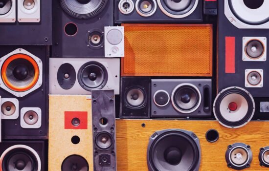 Колонки шумлять, шиплять, фонять: причини та дієві рішення