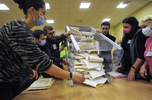 Як ШІ маніпулює виборами: технології впливу 2026