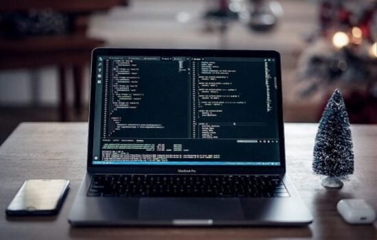 Топ-10 ноутбуків для програміста 2026: Від бюджетних thinkpad до топ-macів.