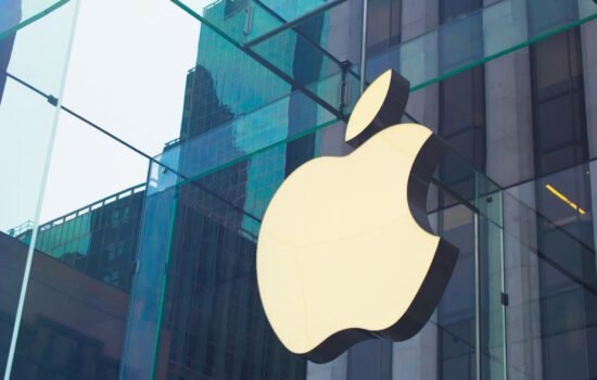 Рекордна прихильність: 96.4% власників iPhone залишаються з apple