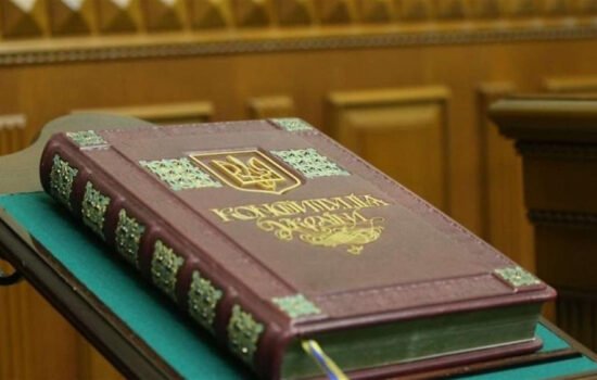 Цифрова конституція: чому правила гри для ШІ все ще не написані