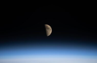 NASA Artemis 2 Місяць