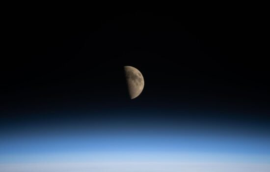 NASA Artemis 2 Місяць