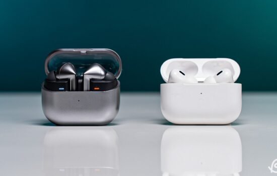 Samsung Galaxy Buds 4 Pro проти AirPods Pro 3: битва майбутніх флагманів TWS-ринку